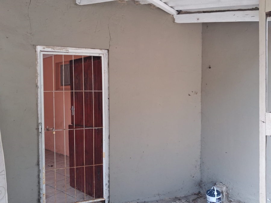 To Let 1 Bedroom Property for Rent in Summerpride Eastern Cape